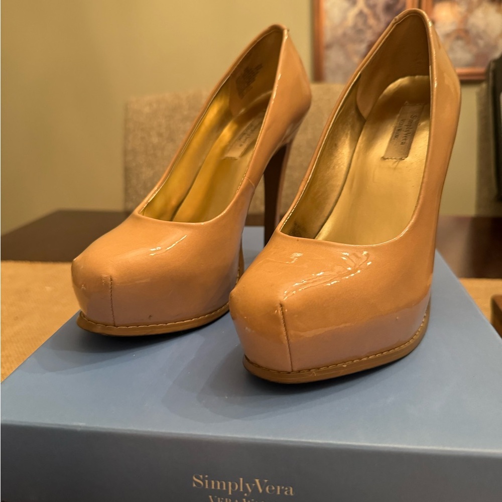 Simply Vera Vera Wang Nude Heels